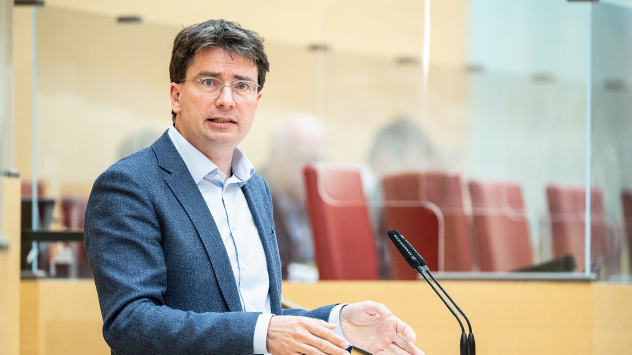 Florian von Brunn, SPD-Fraktionsvorsitzender im bayerischen Landtag, spricht während einer Plenarsitzung im bayerischen Landtag (Archivbild).