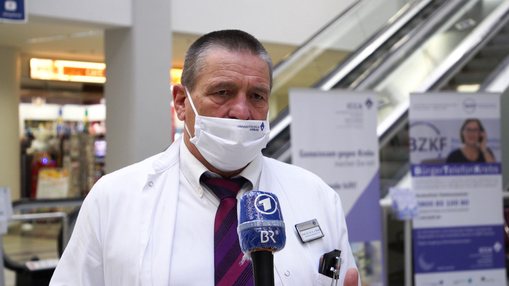 Professor Michael Beyer - damals noch Chef des Uniklinikums Augsburg – im Herbst 2020 während eines Interviews zur Corona-Pandemie