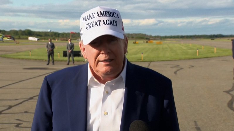 Trump spricht in einem Interview über den Zollstreit mit der EU (25.05.2025) | Bild: Bayerischer Rundfunk Trump spricht in einem Interview über den Zollstreit mit der EU (25.05.2025)