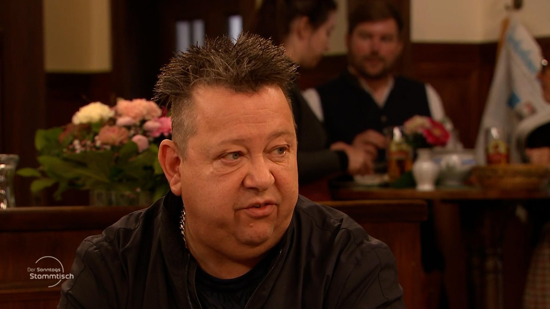 Sebastian Krumbiegel am Sonntags-Stammtisch