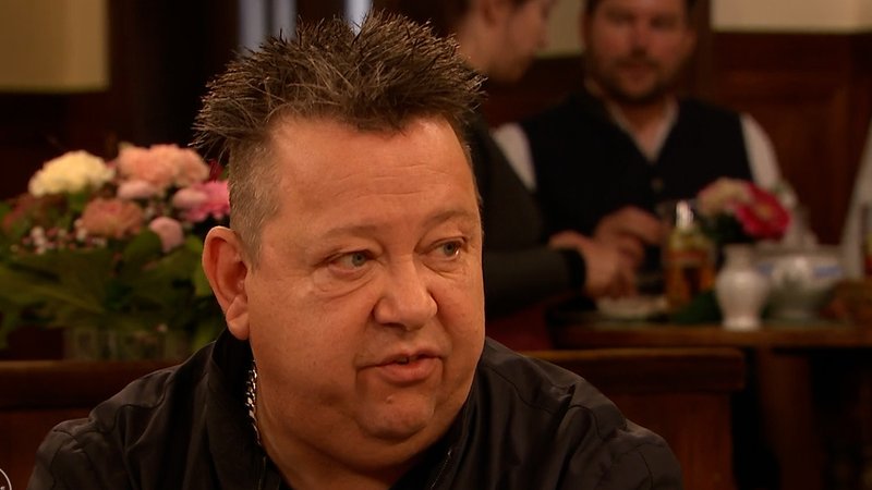 Sebastian Krumbiegel am Sonntags-Stammtisch | Bild: Bayerischer Rundfunk 2024 Sebastian Krumbiegel am Sonntags-Stammtisch