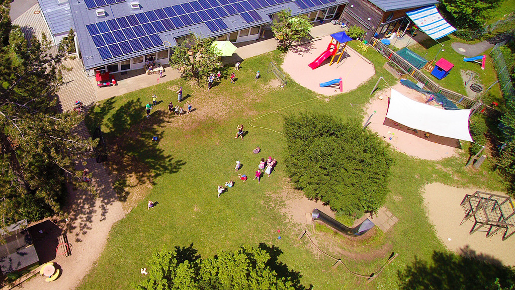 Ein Luftbild zeigt den Spielplatz der Kita Arche Noah.