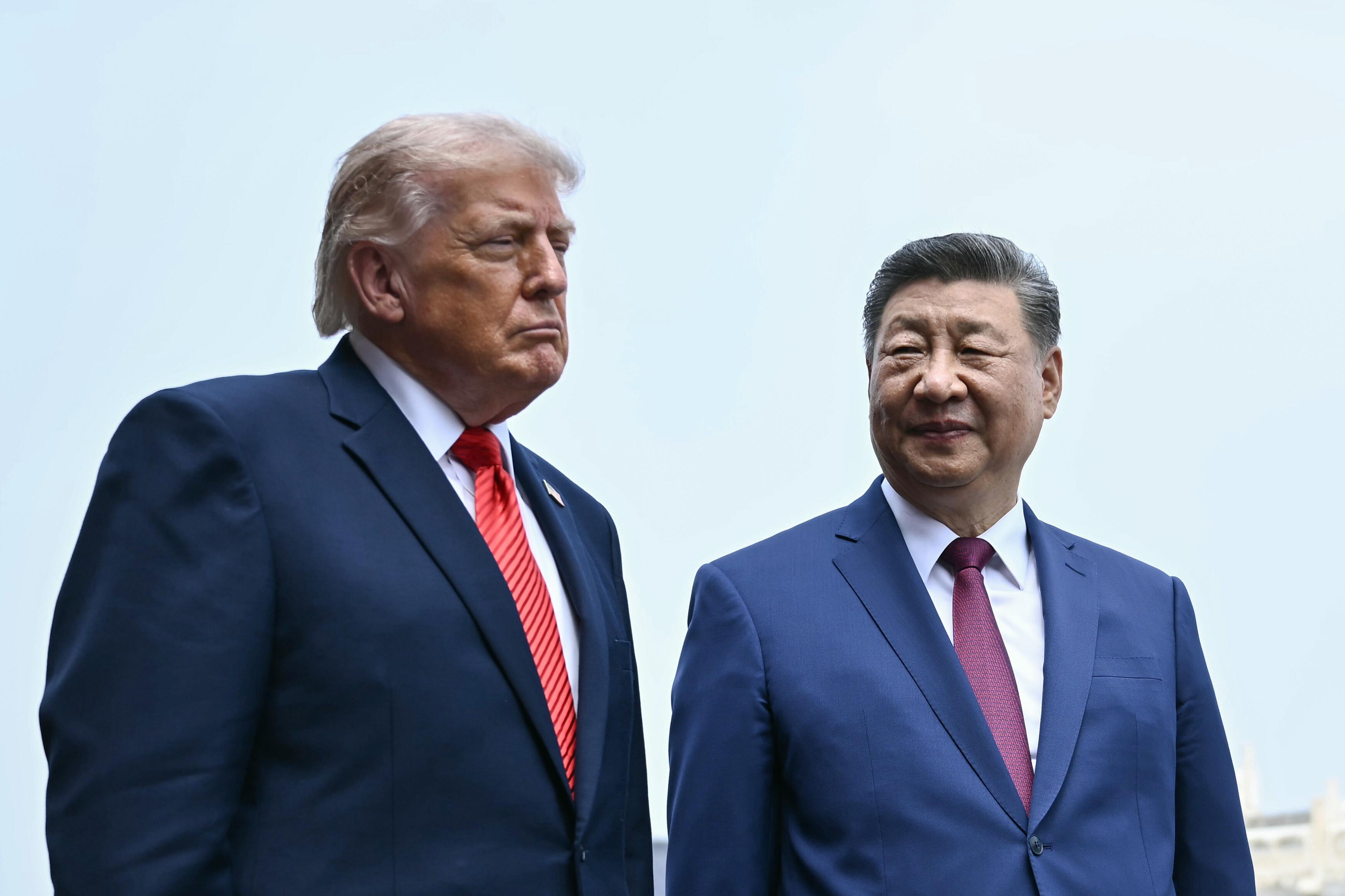 Chinas Präsident Xi Jinping, rechts, und U.S.-Präsident Donald Trump in Peking