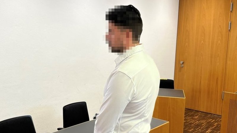 Der Angeklagte beim Prozessauftakt | Bild: BR/Andreas Herz Der Angeklagte beim Prozessauftakt