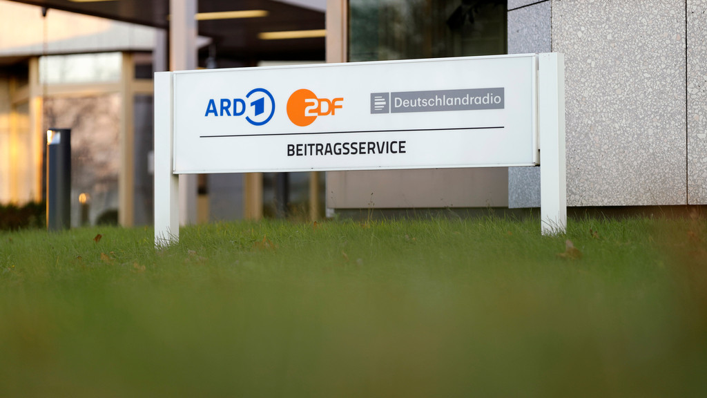 Köln, 09.12.20: Ein Schild steht an den Gebäuden des Beitragsservices von ARD, ZDF und Deutschlandradio.
