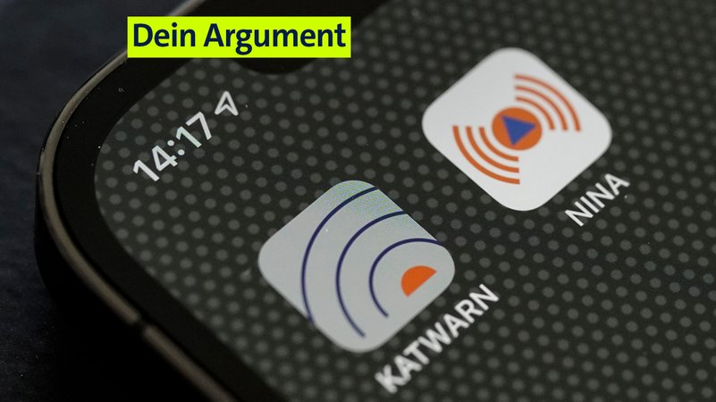 Die Warn-Apps KATWARN und NINA sind auf dem Bildschirm eines Smartphones zu sehen. | Bild: picture alliance / Flashpic | Jens Krick Die Warn-Apps KATWARN und NINA sind auf dem Bildschirm eines Smartphones zu sehen.