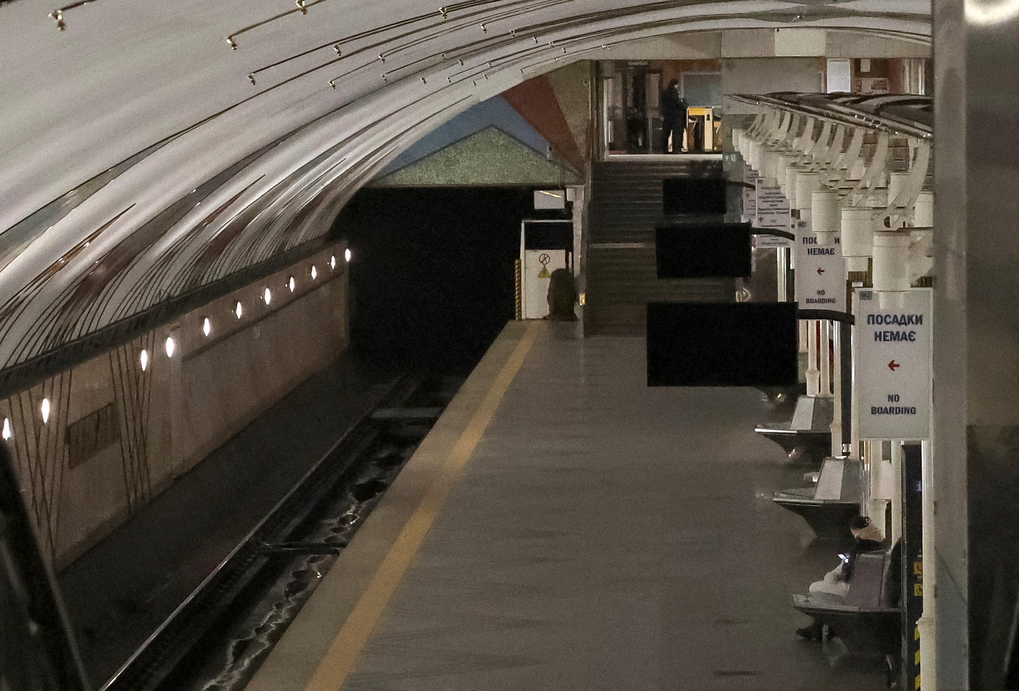 Leere Metro-Station in der ukrainischen Hauptstadt Kiew