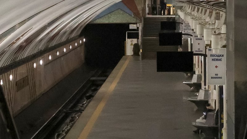 Leere Metro-Station in der ukrainischen Hauptstadt Kiew | Bild: REUTERS/Anatolii Stepanov Leere Metro-Station in der ukrainischen Hauptstadt Kiew