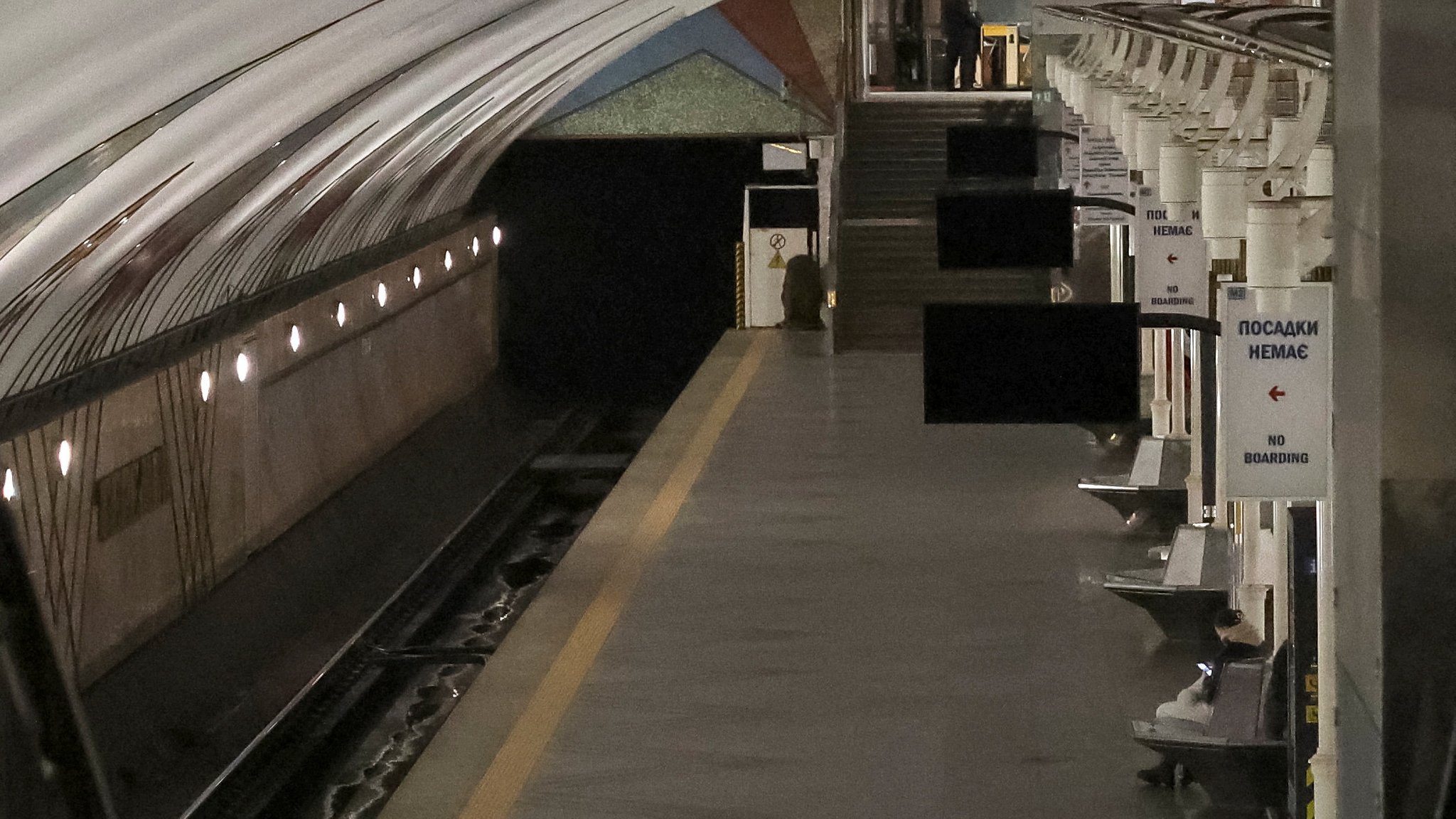 Leere Metro-Station in der ukrainischen Hauptstadt Kiew