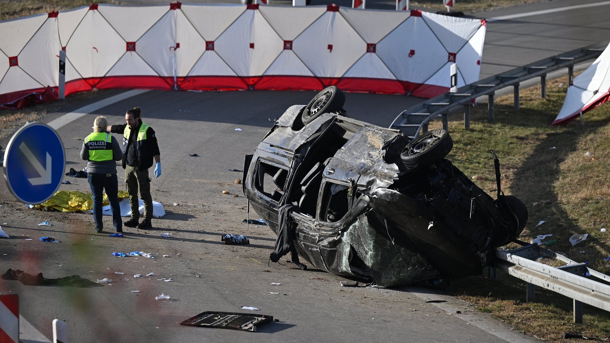 Tote und Verletzte bei Unfall in Bayern