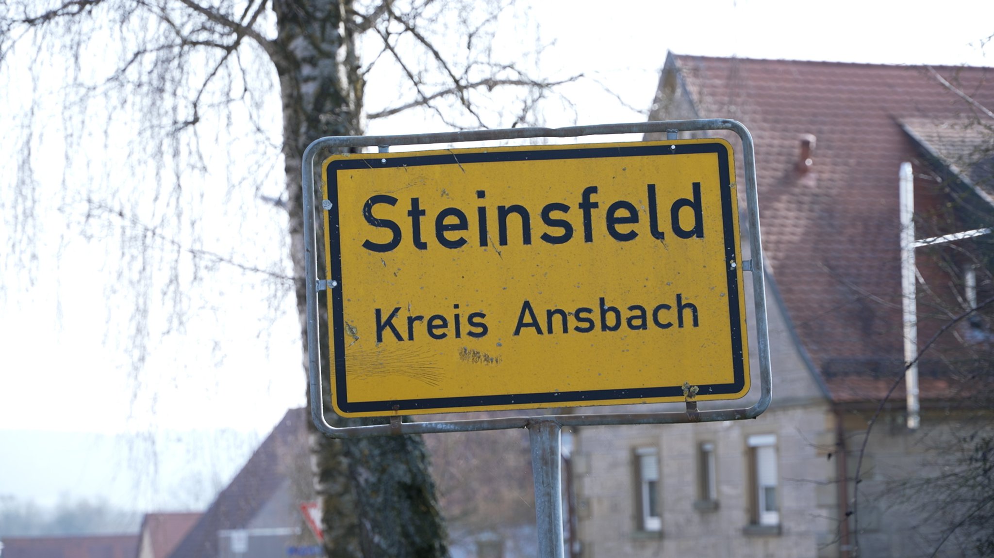 Ortsschild von Steinsfeld