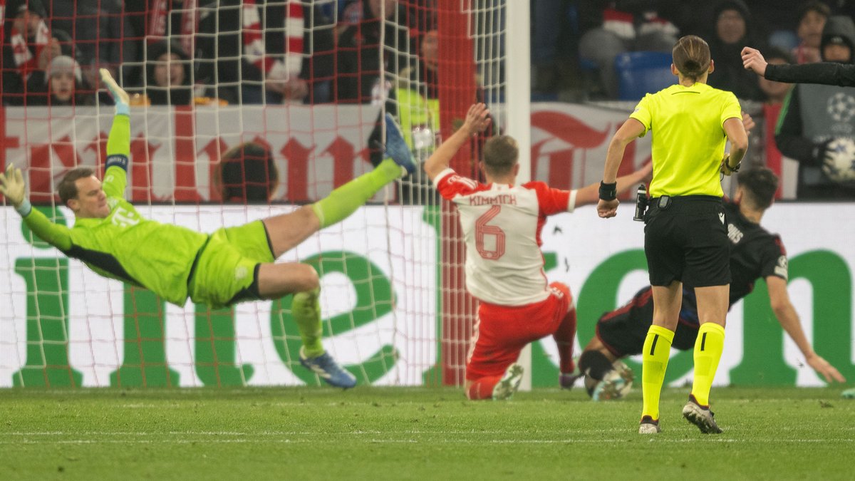 Manuel Neuers Rettungstat im Spiel gegen den FC Kopenhagen