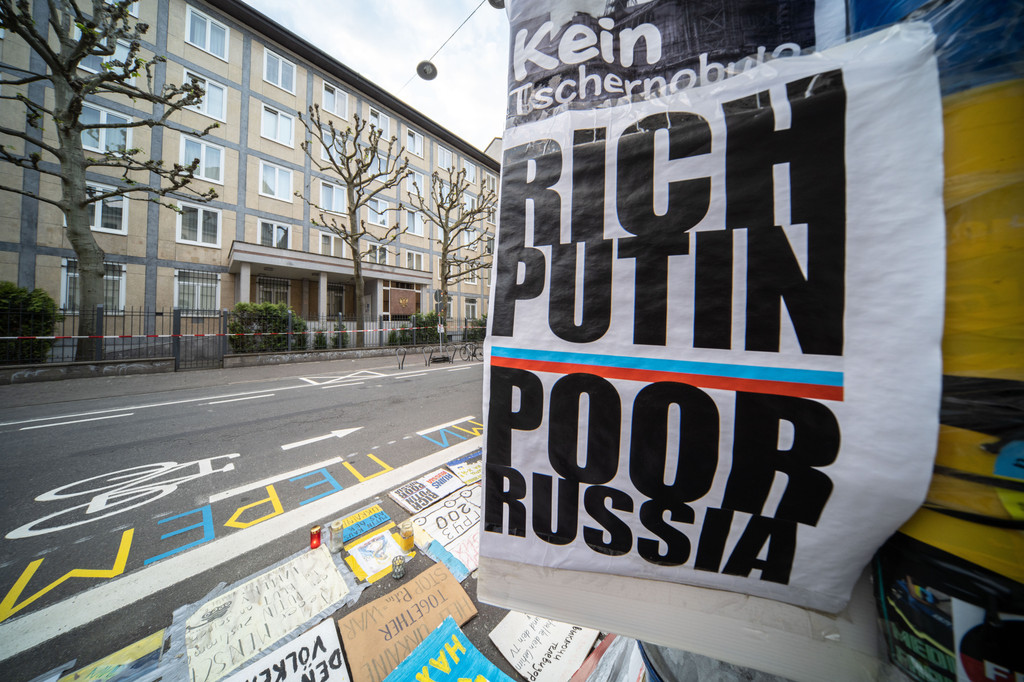 "Rich Putin, Poor Russia" steht auf dem Poster