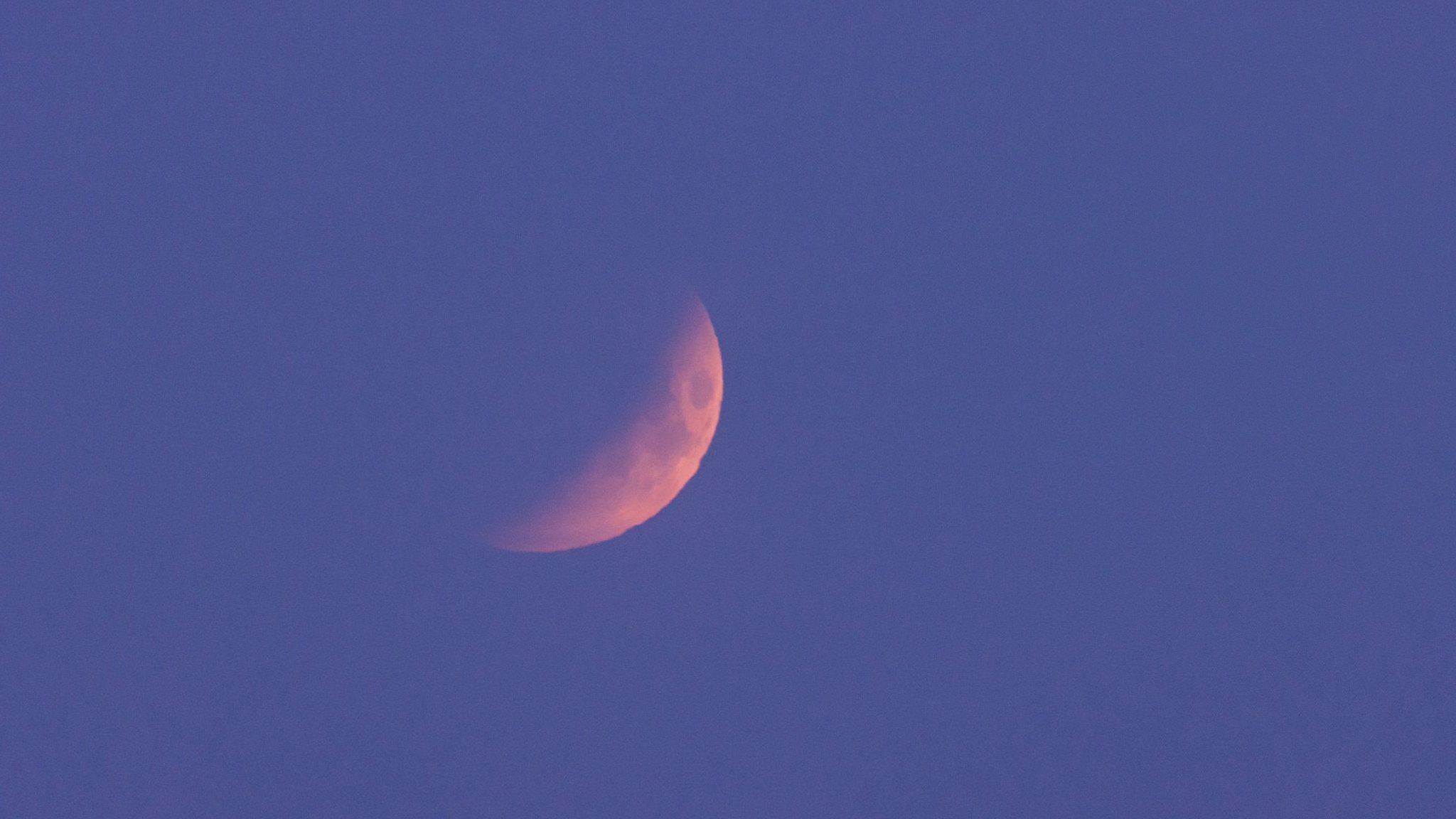 Mondfinsternis in Deutschland: "Blutmond" nur kurz zu sehen