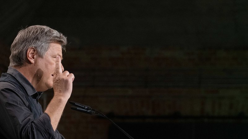 Die Beleidigung von Robert Habeck und ihre Folgen wurden im Winter 2024 heiß diskutiert. | Bild: dpa-Bildfunk/Sebastian Gollnow Die Beleidigung von Robert Habeck und ihre Folgen wurden im Winter 2024 heiß diskutiert.