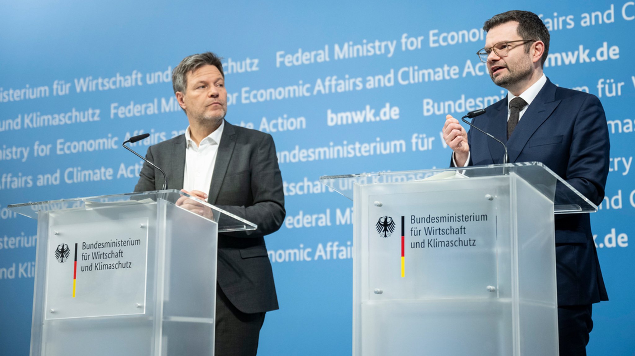 Die Minister Robert Habeck (l.), und Marco Buschmann beim Pressestatement zur Novelle des Kartellrechts.