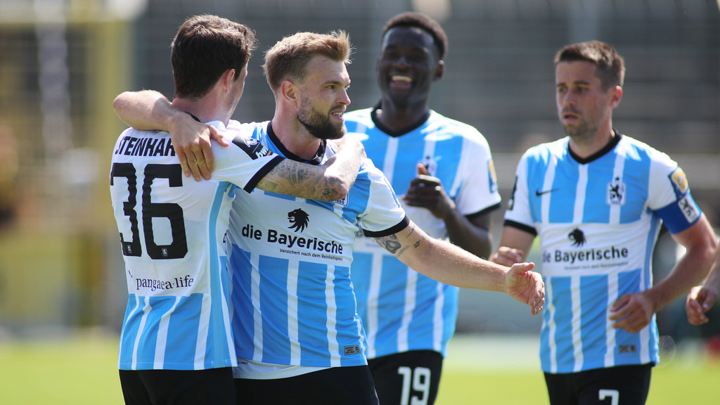 Jubelnde Spieler TSV 1860 München