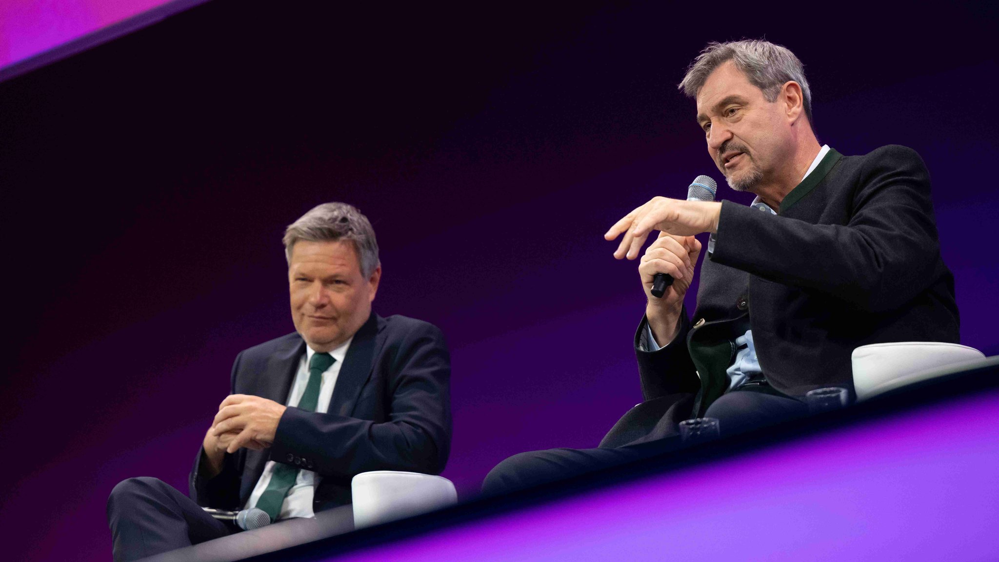 Markus Söder (r.) und Robert Habeck auf der Bühne der Handwerksmesse