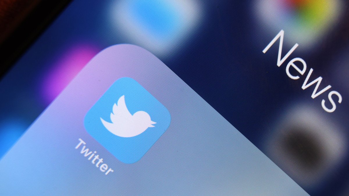 Twitter Logo auf Smartphone-Bildschirm
