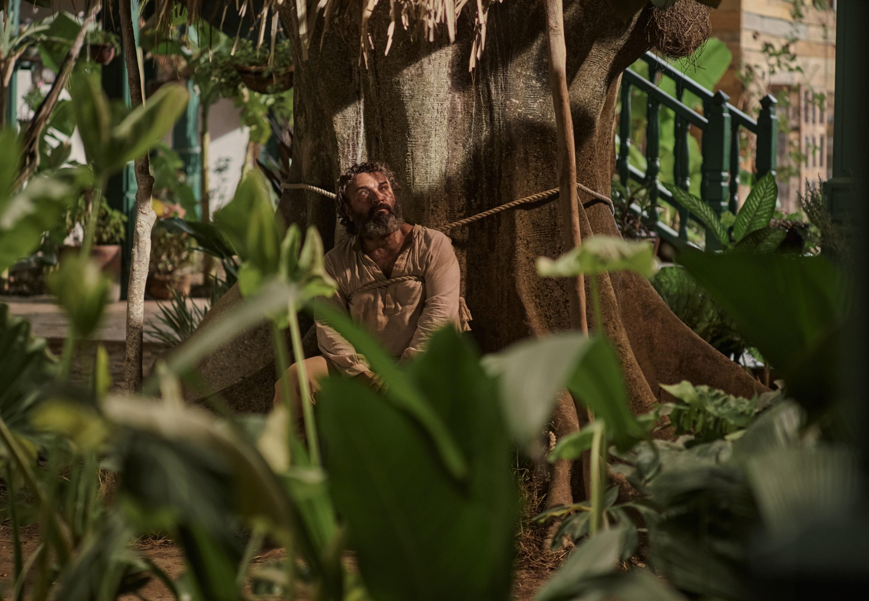 Spiel mit Licht und Schatten: Szene aus "Hundert Jahre Einsamkeit" | Bild:Netflix