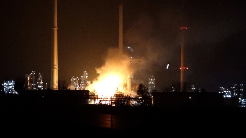 Der Brand bei Bayernoil Mitte Januar. | Bild: BR Der Brand bei Bayernoil Mitte Januar.