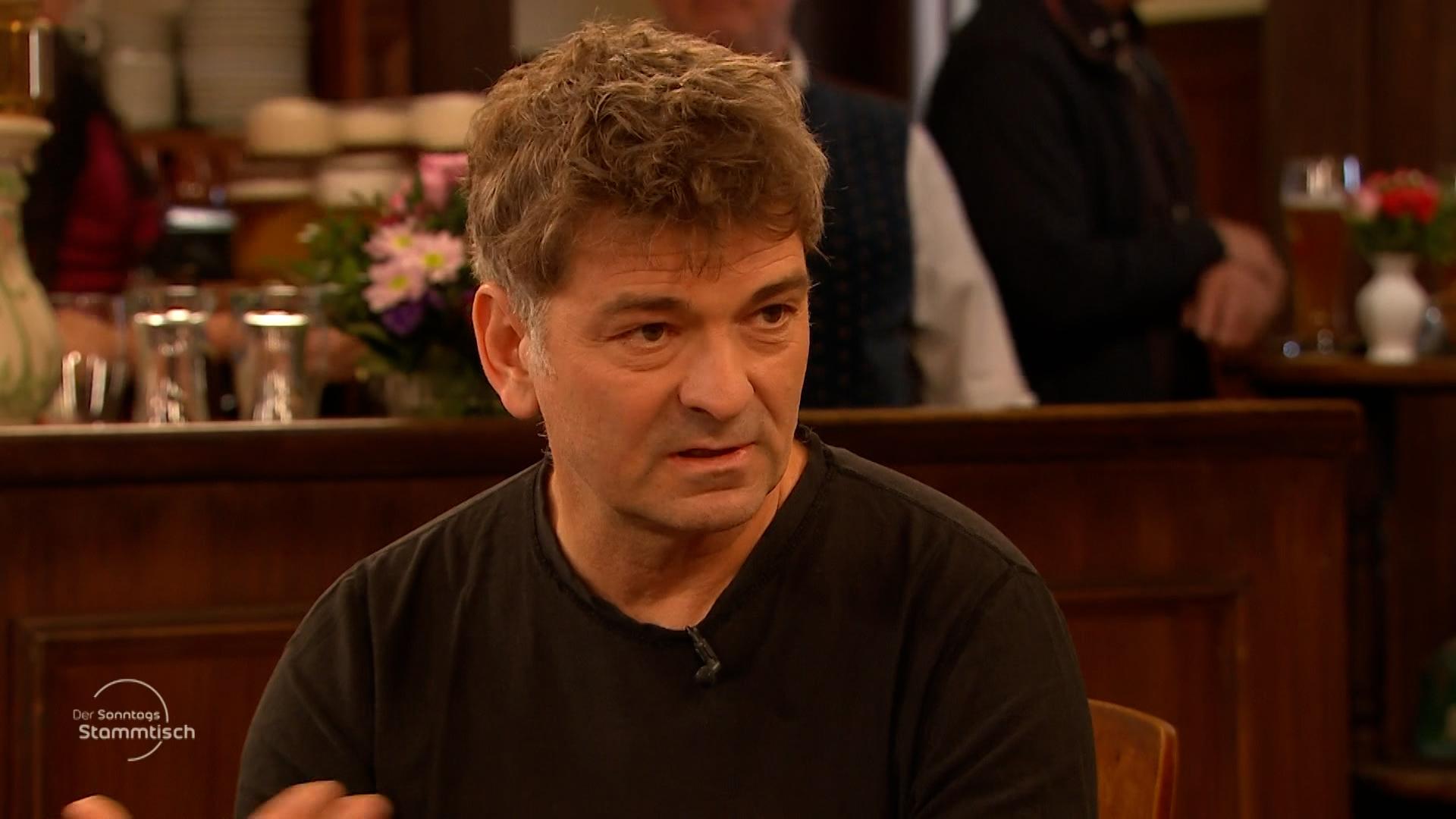 Till Hofmann beim Sonntags-Stammtisch