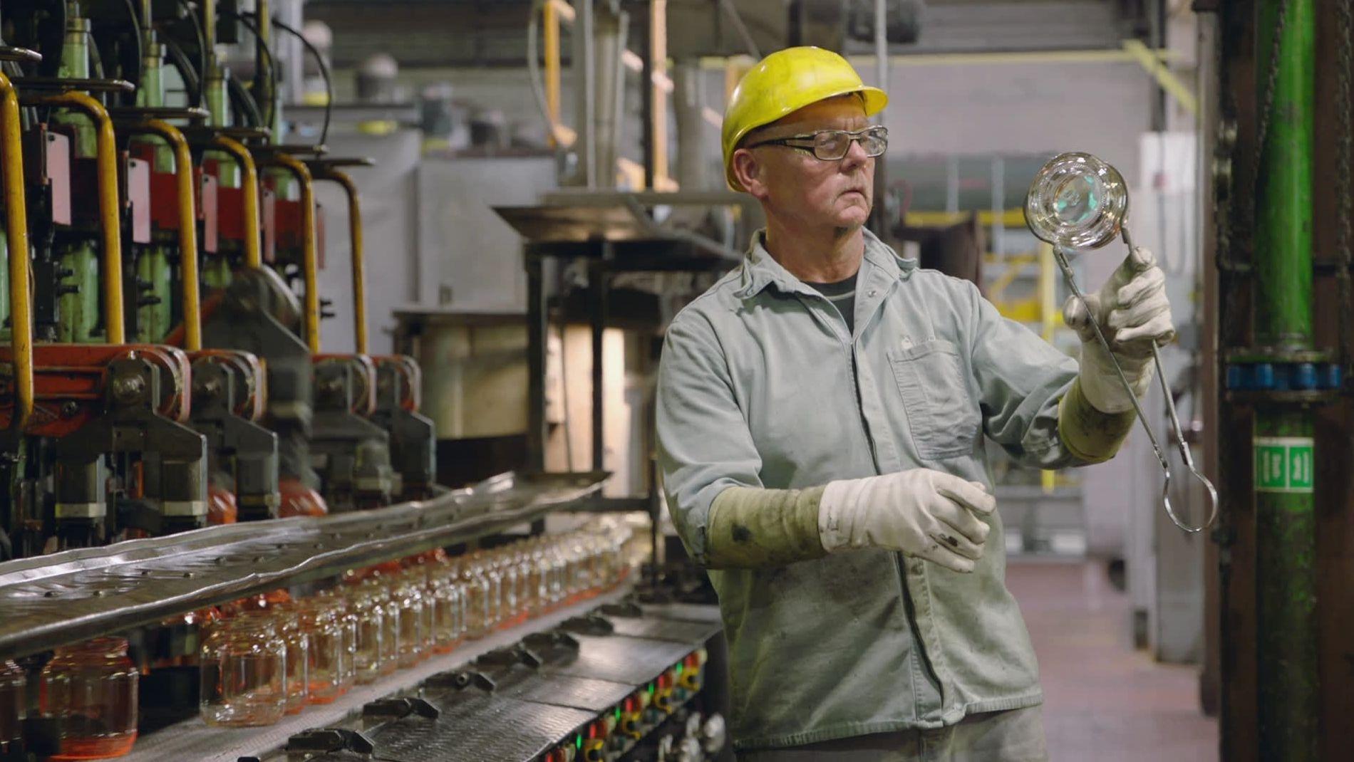 Bayerns Glasindustrie ist besonders energieintensiv. Wie kann die Traditionsbranche dennoch überleben ? 