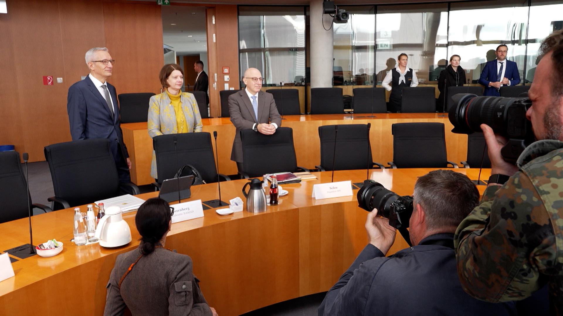 Öffentliche Anhörung der Präsidenten der Nachrichtendienste