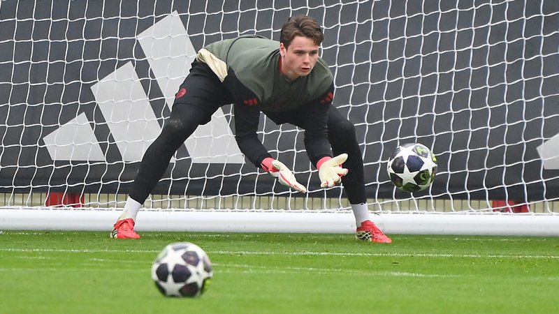 Jonas Urbig im Abschlusstraining vor Atalanta Bergamo | Bild: picture alliance / SvenSimon | Frank Hoermann Jonas Urbig im Abschlusstraining vor Atalanta Bergamo