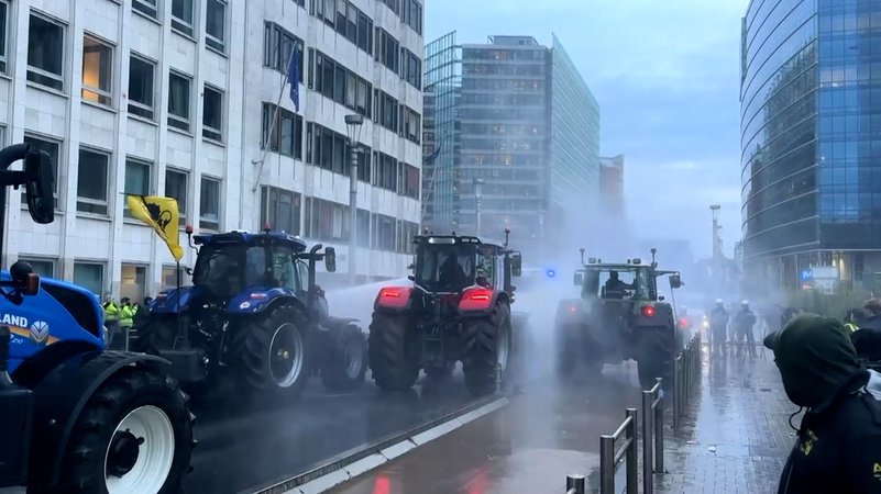 Bauern protestieren mit ihren Treckern in Brüssel | Bild: Bayerischer Rundfunk 2025 Bauern protestieren mit ihren Treckern in Brüssel