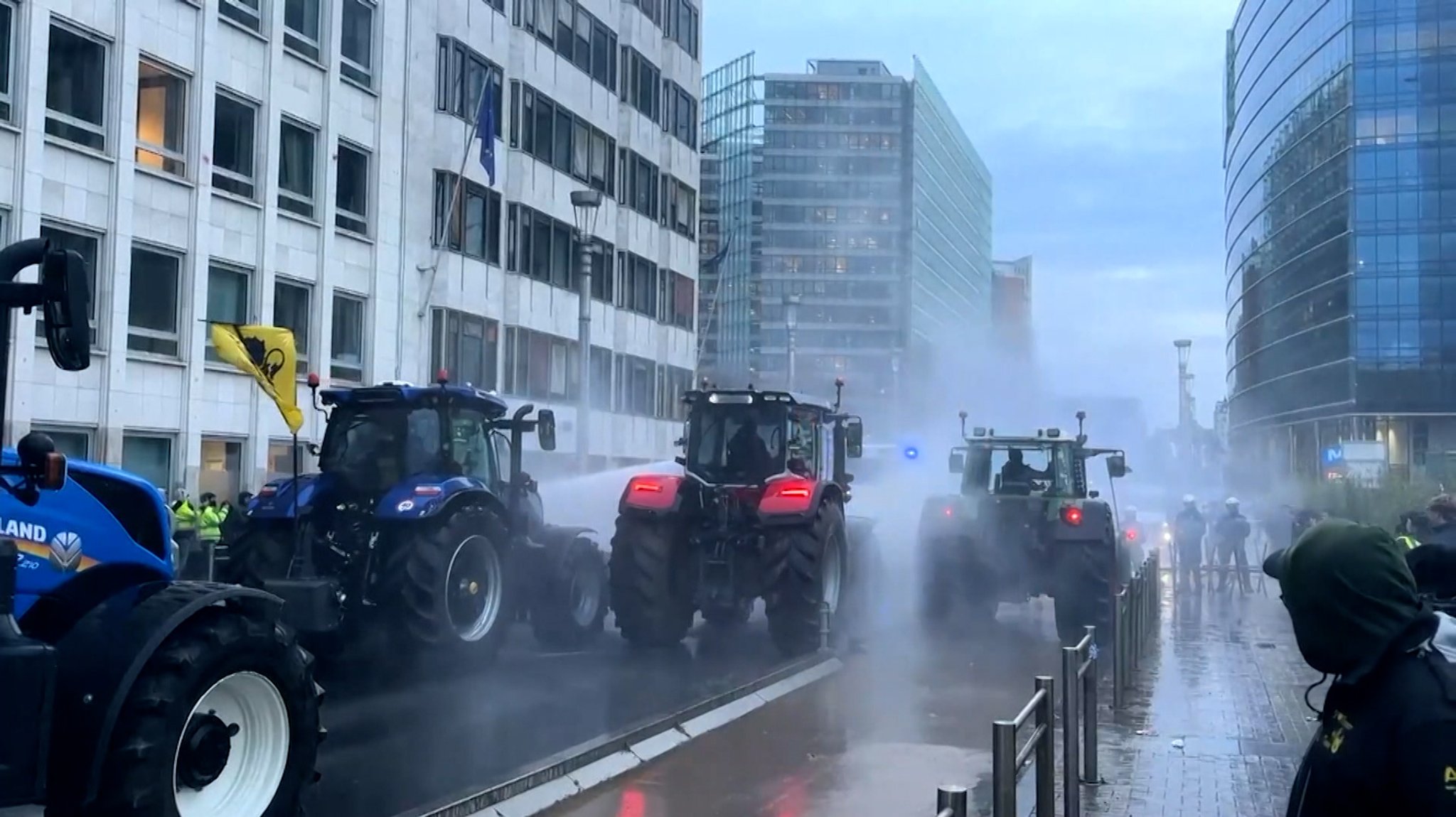 Bauern protestieren mit ihren Treckern in Brüssel