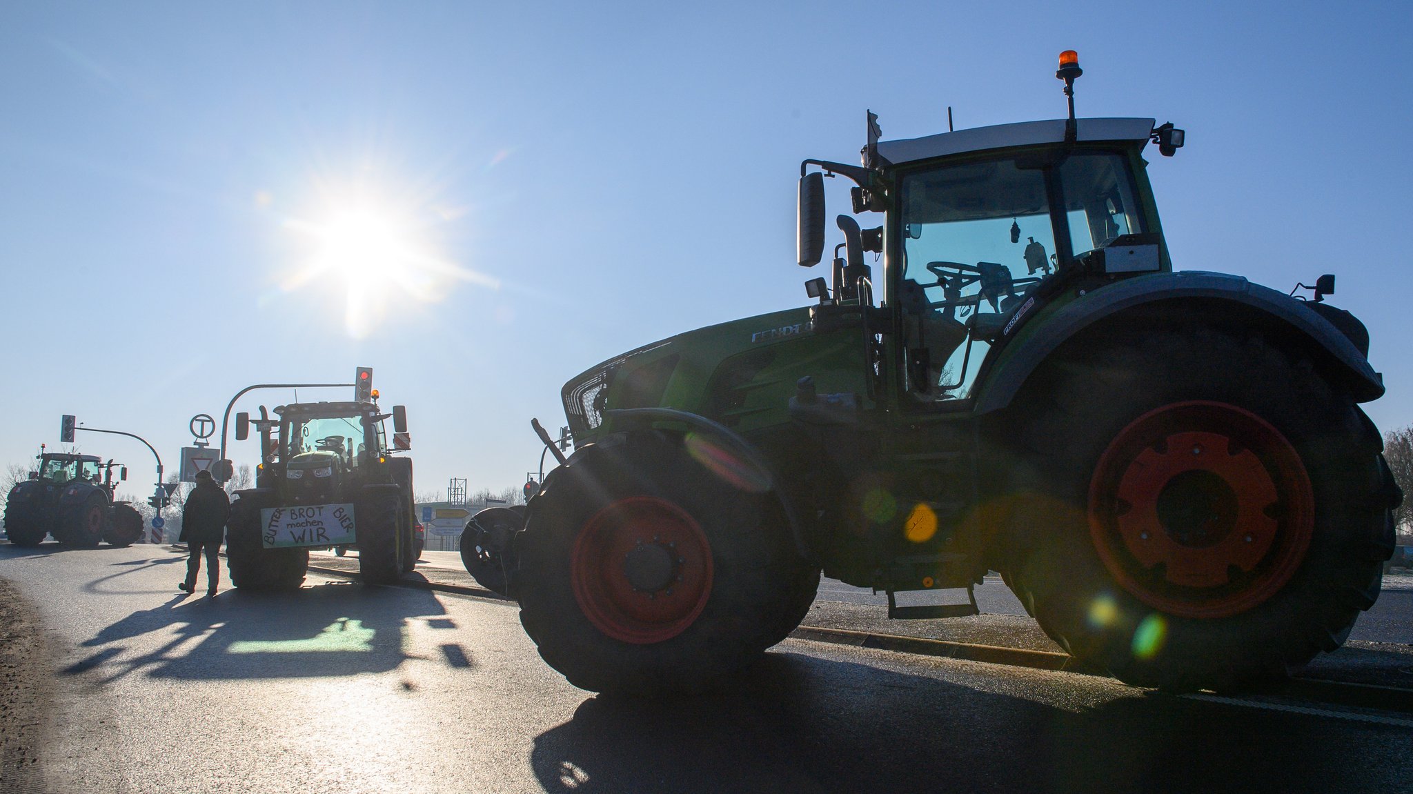 Archivbild: Traktoren blockieren Autobahnauffahrt