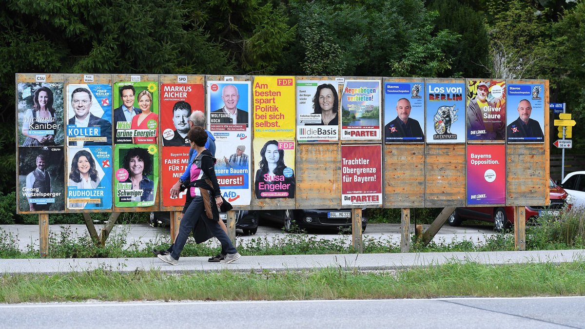 Wahlplakate zur Landtagswahl in Bayern