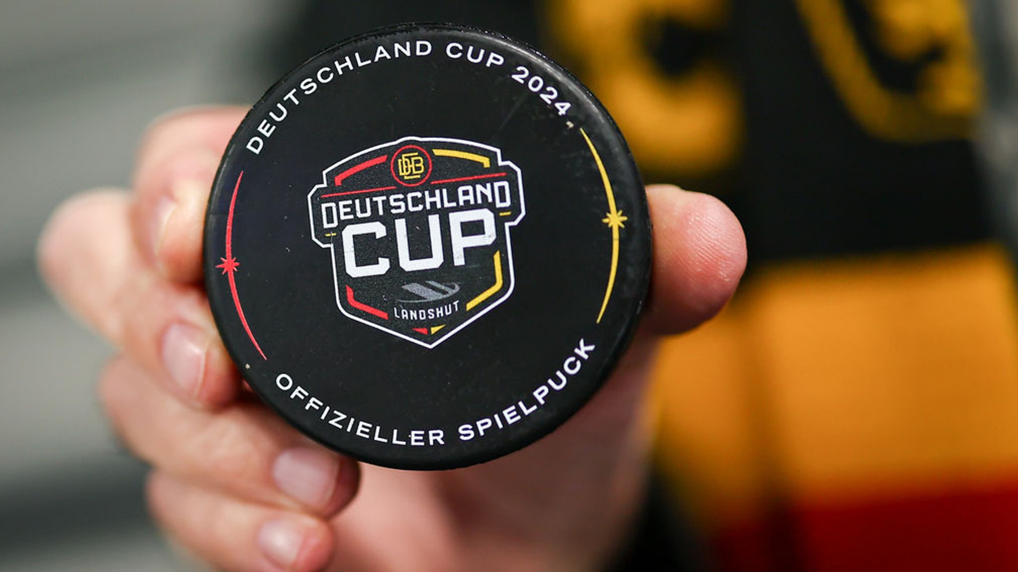 Ein Puck des Eishockey Deutschland Cups