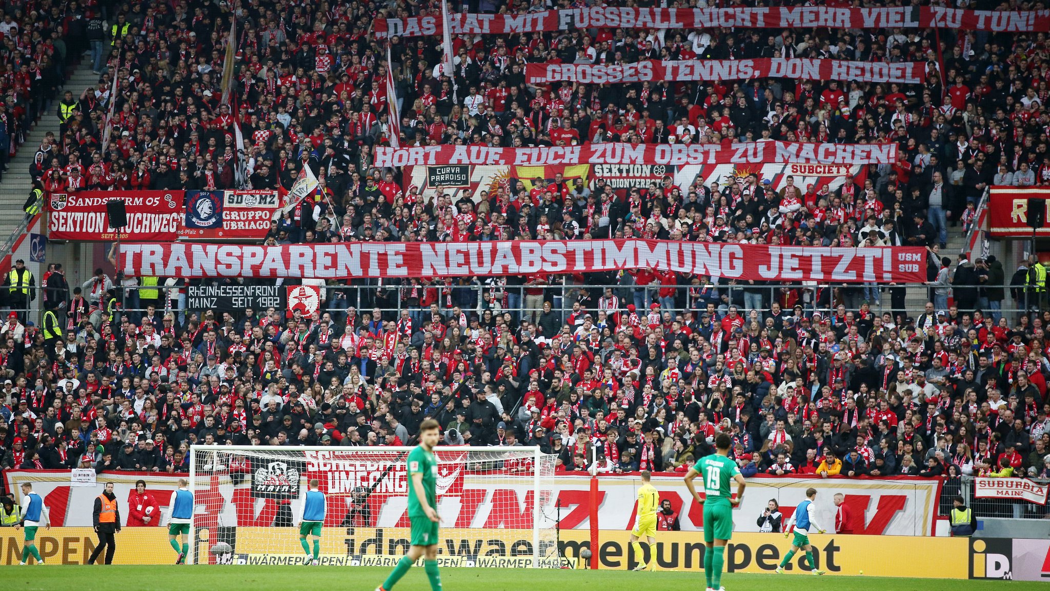 DFL, Fanproteste und kein Ende - wer geht den ersten Schritt?