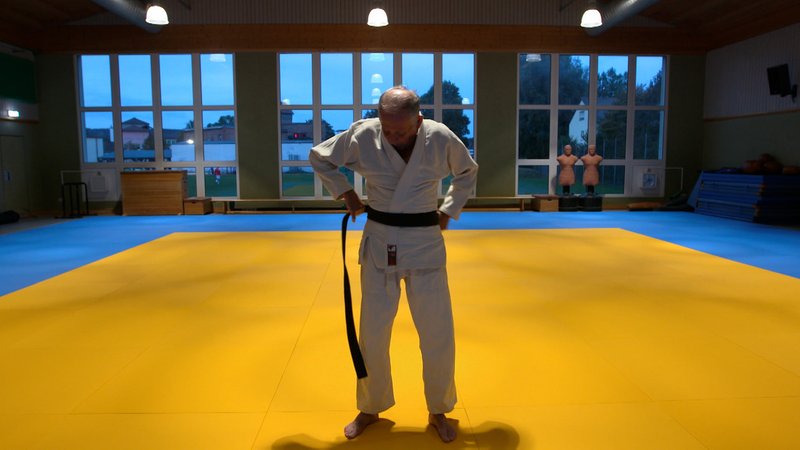 Die japanische Kampfkunst Ju-Jutsu ist die Leidenschaft des 80-jährigen Werner Ries.