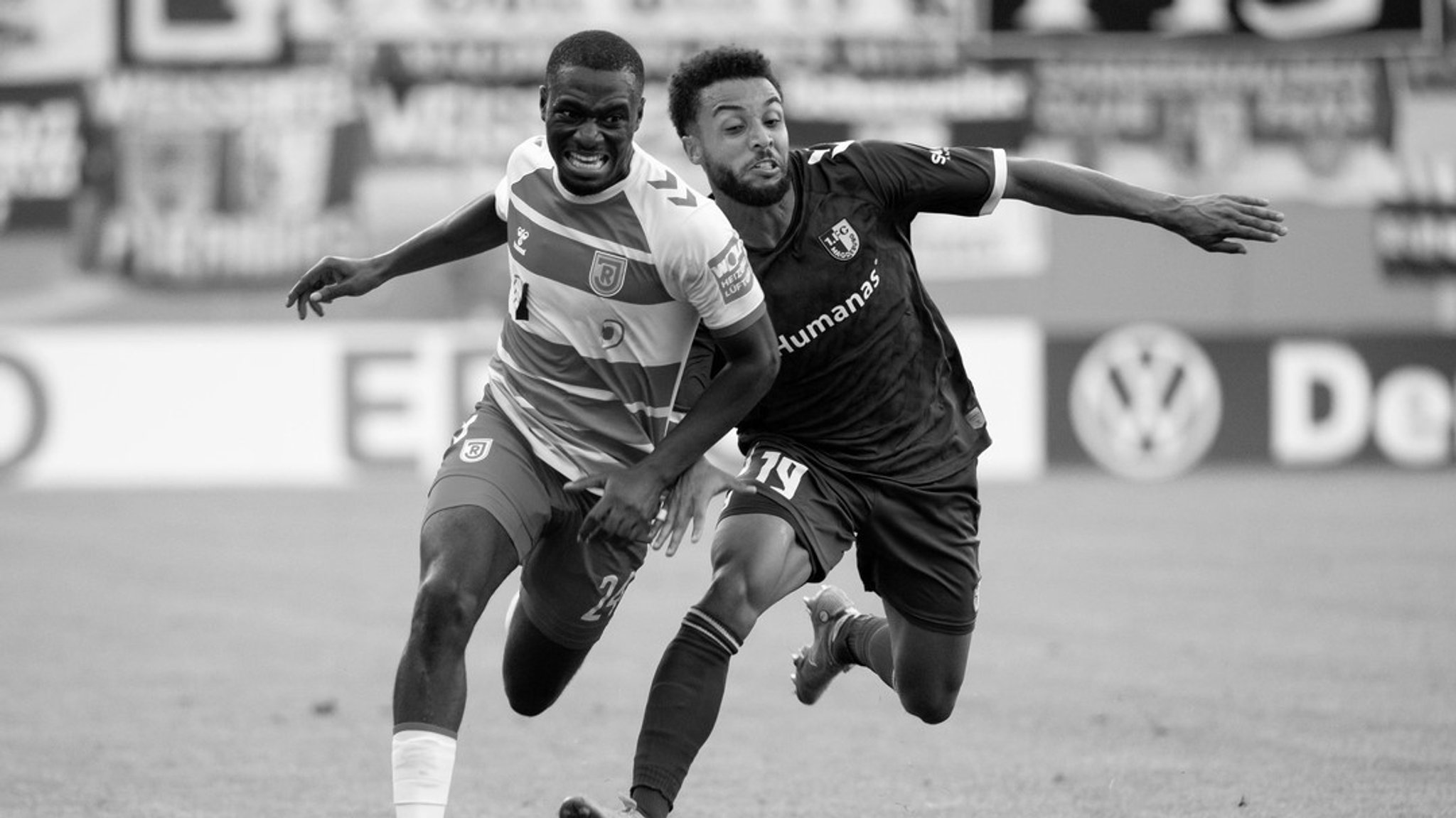 Jahn-Spieler Agyemang Diawusie beim DFB-Pokal-Spiel Jahn Regensburg gegen 1. FC Magdeburg