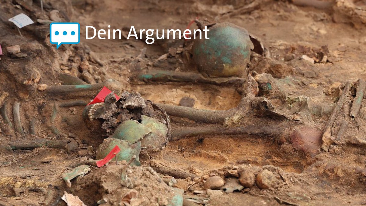20.02.2024, Bayern, Nürnberg: Menschliche Überreste liegen in einem der größten in Deutschland entdeckten Pestgräber. 