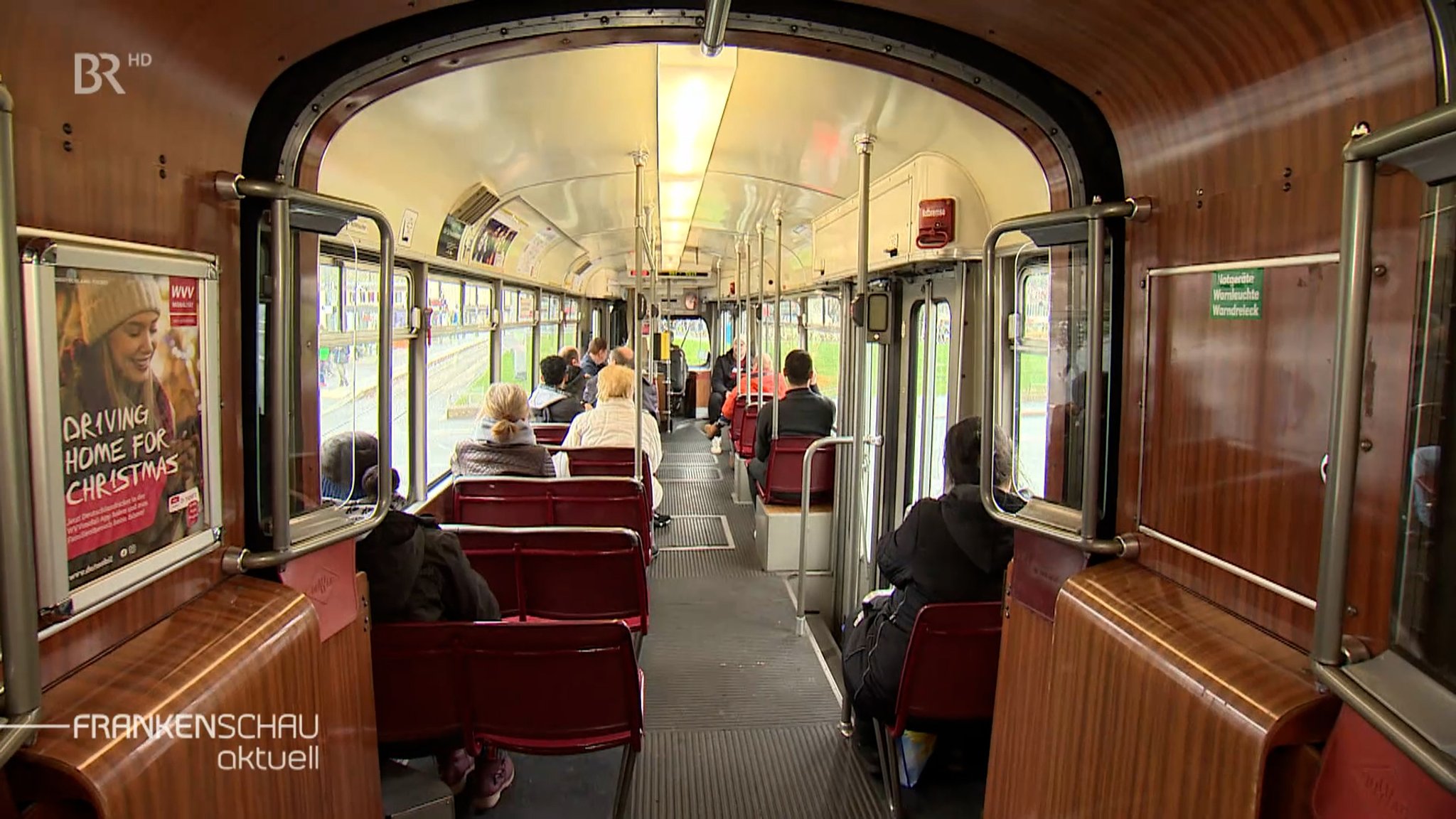 Fahrt in einer Würzburger Straßenbahn.