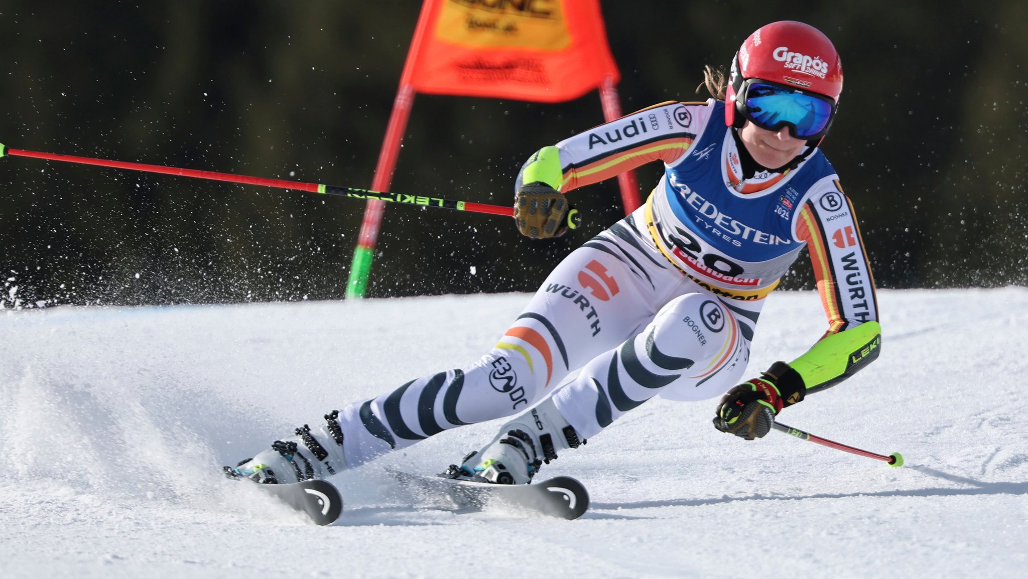 13.02.2025, Österreich, Saalbach-Hinterglemm: Ski alpin: Weltmeisterschaft, Riesenslalom, Damen, 1. Durchgang. Lena Dürr aus Deutschland in Aktion. Foto: Marco Trovati/AP/dpa +++ dpa-Bildfunk +++