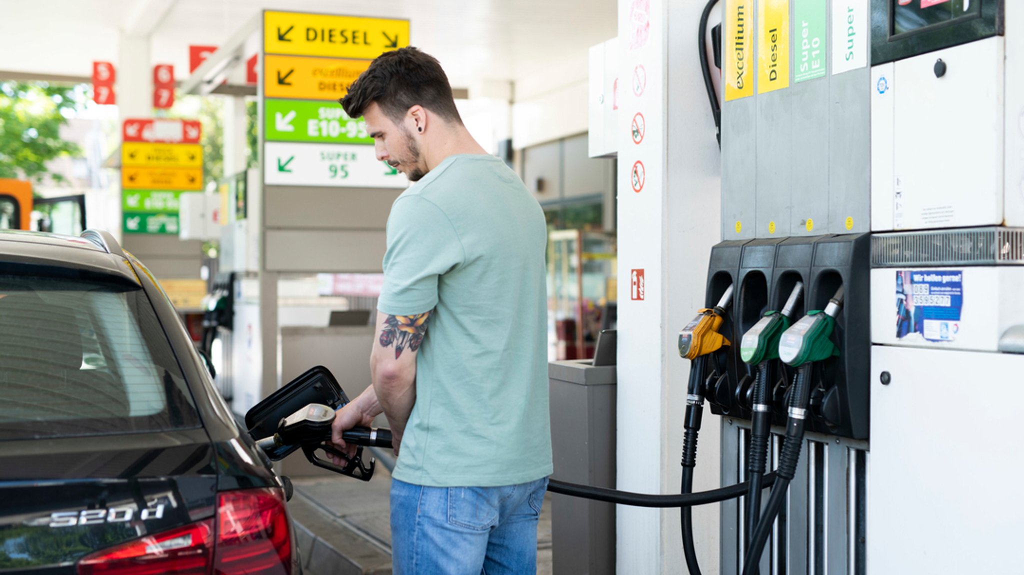 Preisvergleich: Tanken an der Autobahn sehr teuer