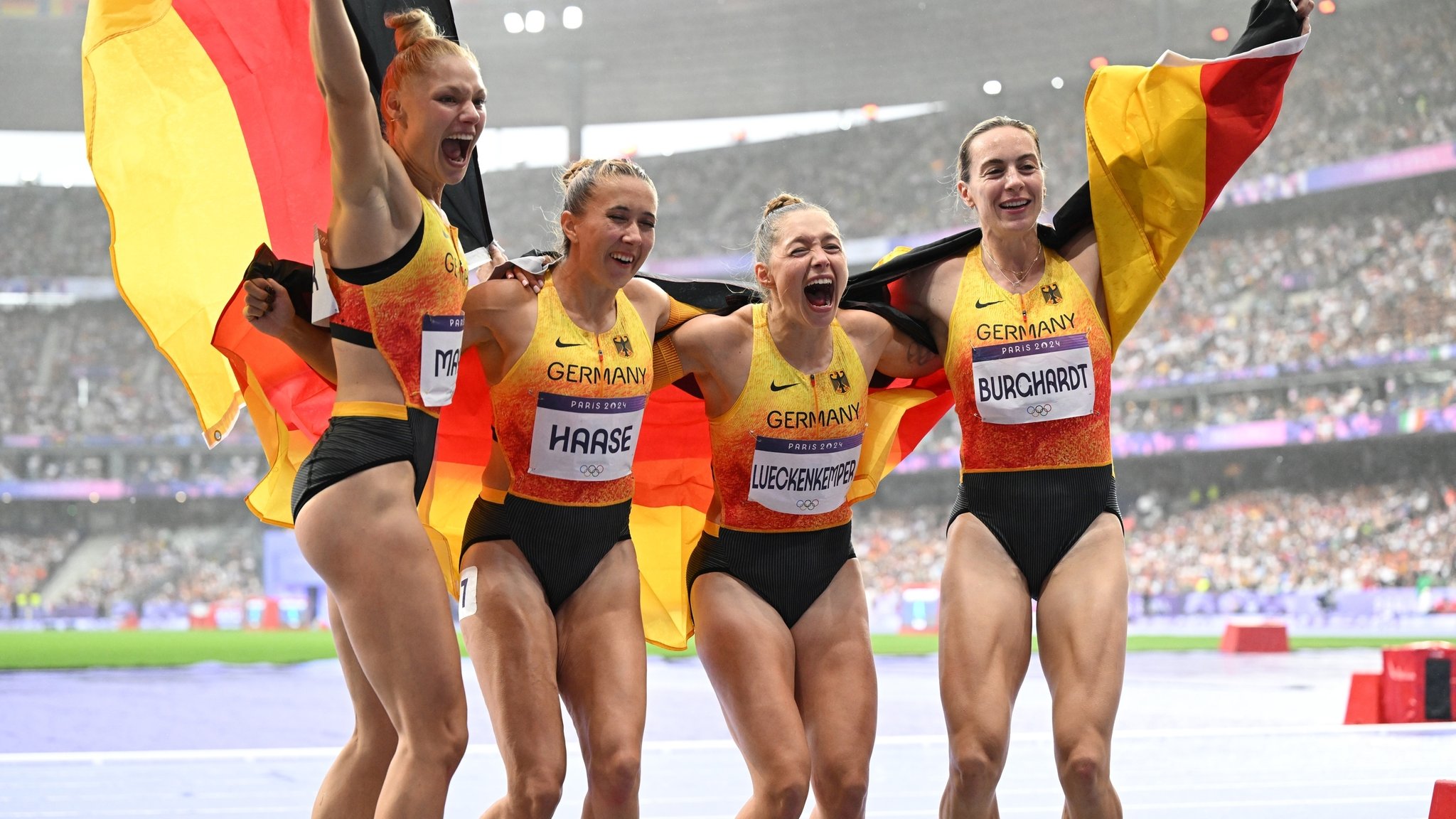 Deutschlands Lisa Mayer, Rebekka Haase, Gina Lückenkemper und Alexandra Burghardt 