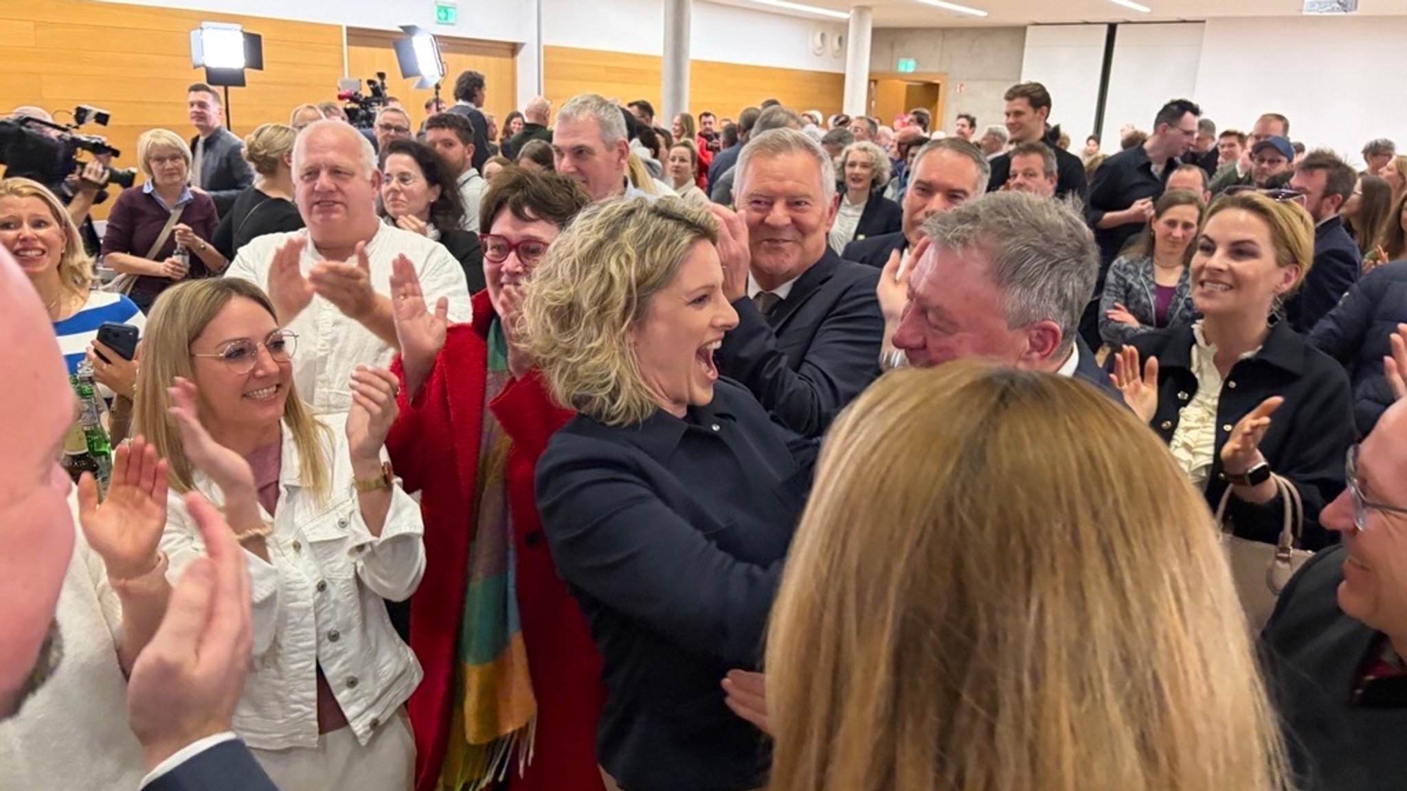 Große Freude bei Astrid Freudenstein (CSU) in Regensburg.