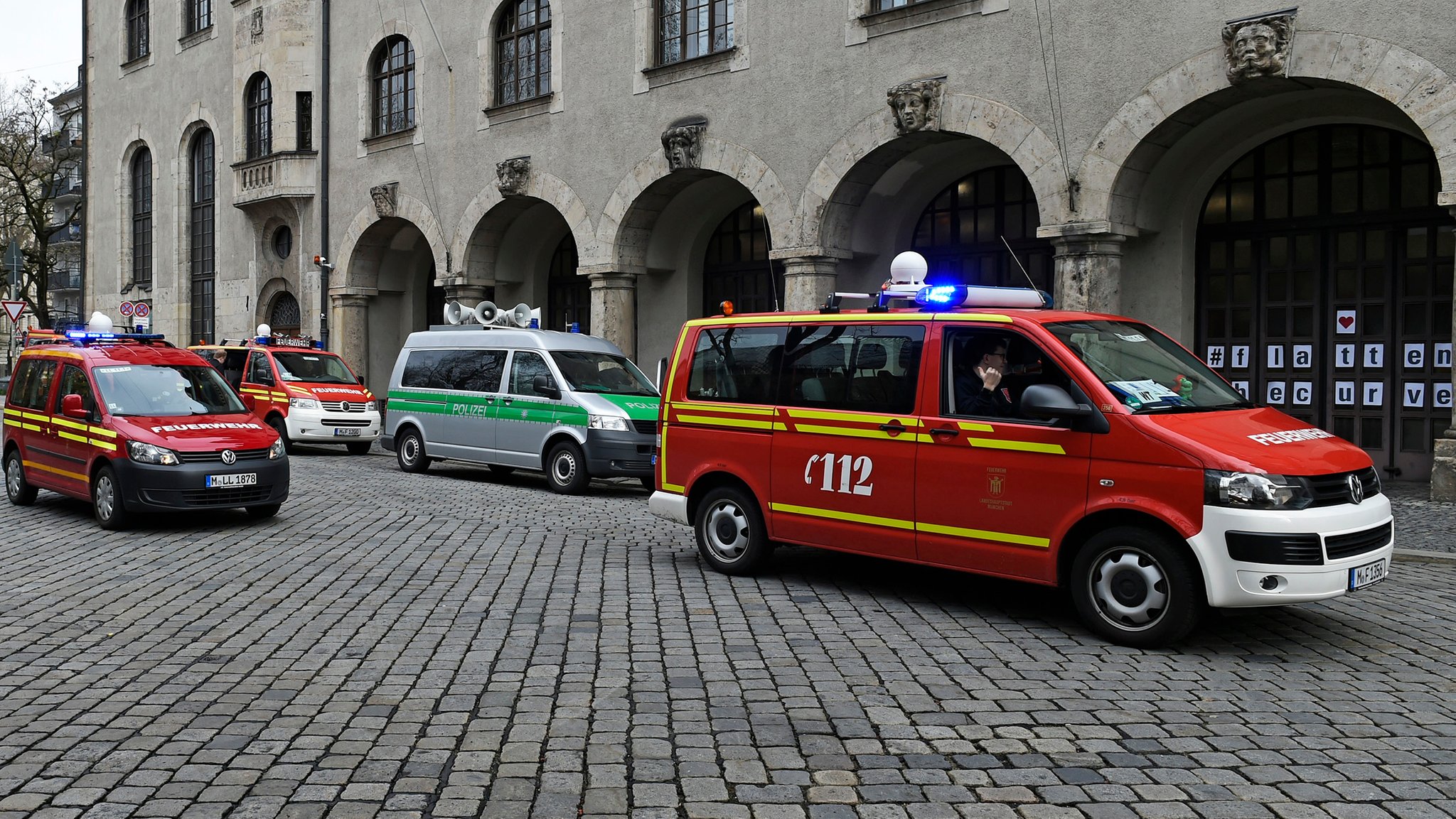 Lautsprecherdurchsagen der Feuerwehr informieren über Corona-Regeln