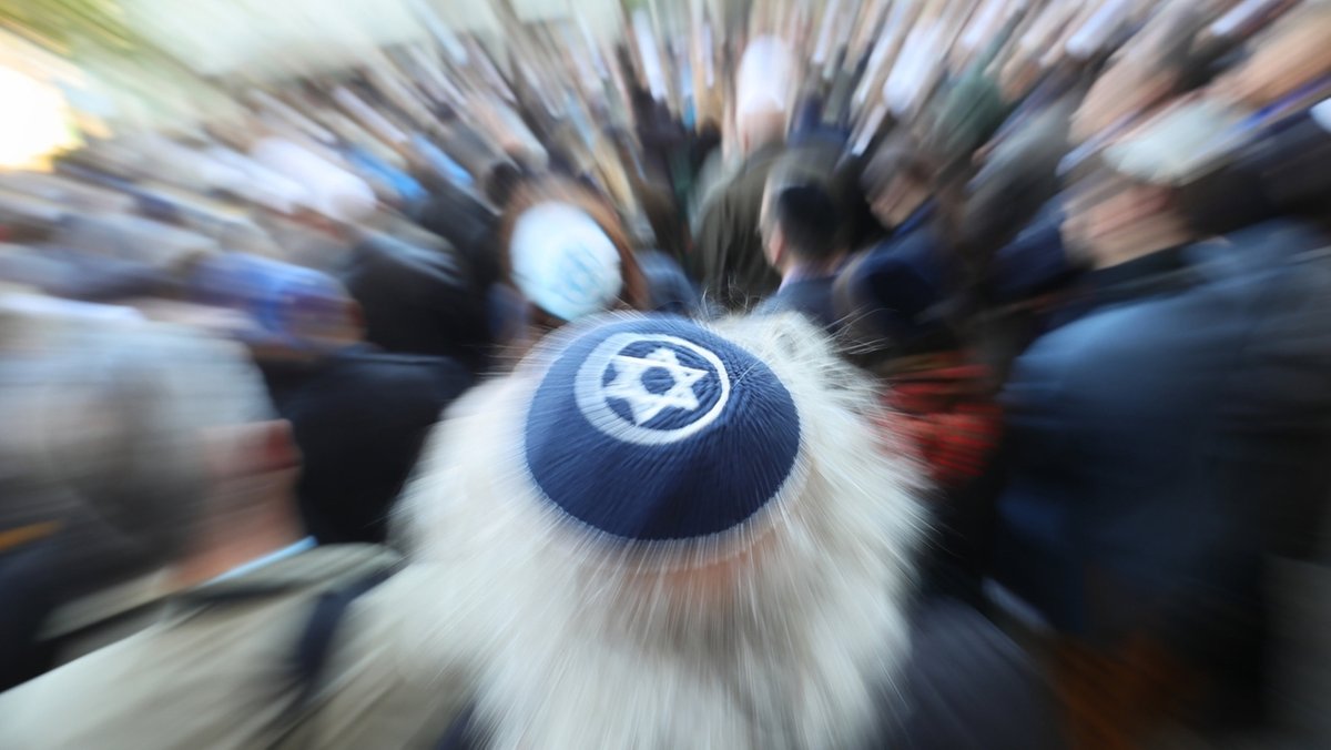 #Faktenfuchs: Wer begeht antisemitische Straftaten in Bayern?