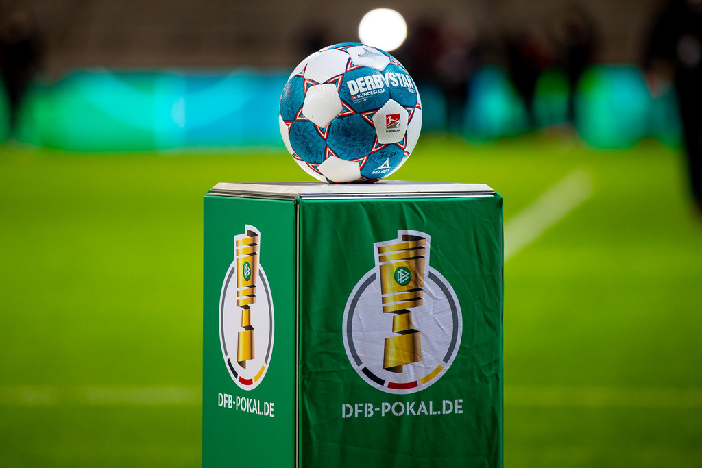 Der Ball liegt bereit für die erste Runde im DFB-Pokal.
