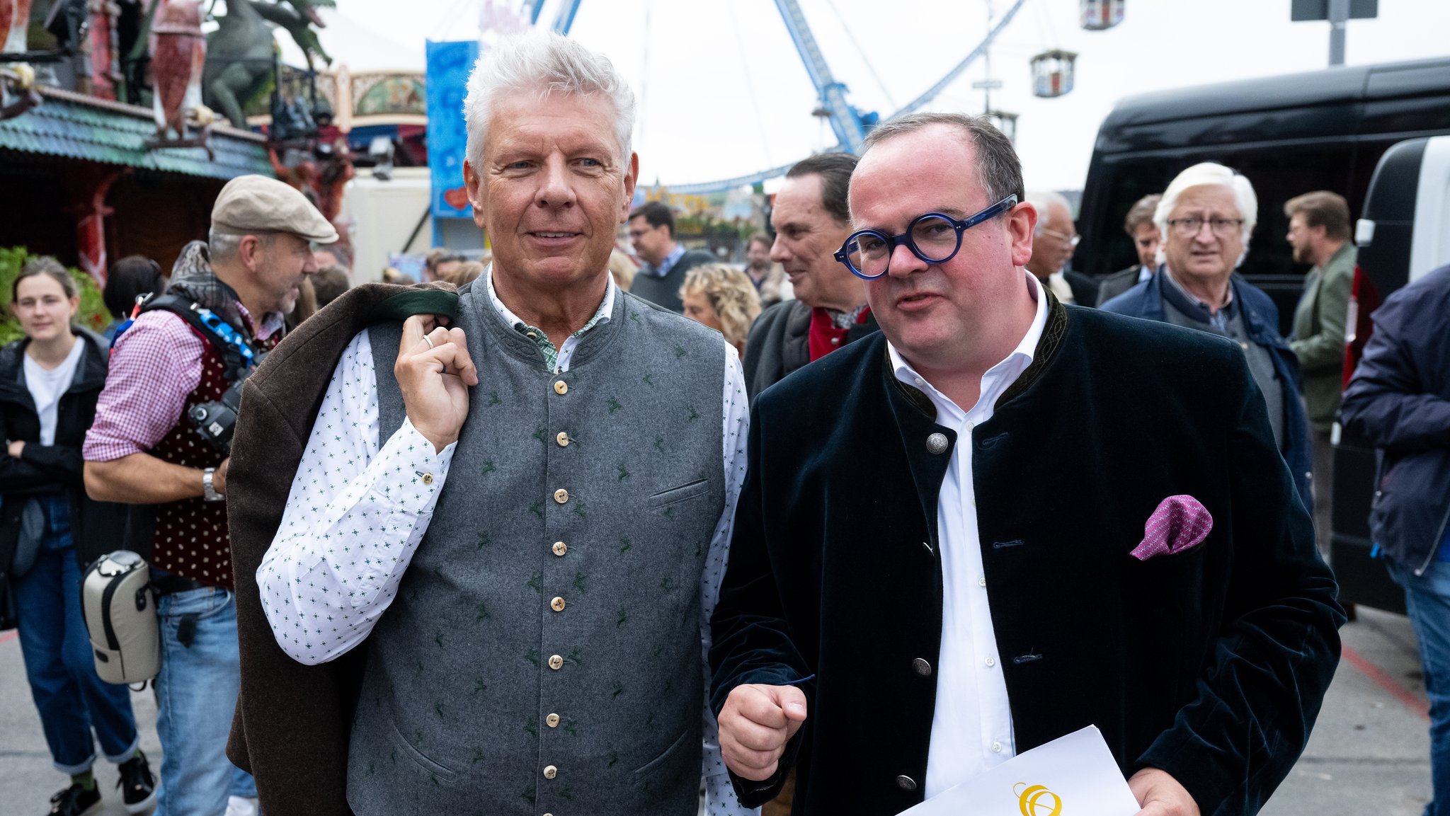 Dieter Reiter (l, SPD), Oberbürgermeister der Stadt München, und Clemens Baumgärtner (CSU), Referent für Wirtschaft und Arbeit der Landeshauptstadt München, und Wiesn-Chef