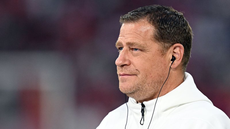 22.08.2025, Bayern, München: Fußball: Bundesliga, Bayern München - RB Leipzig, 1. Spieltag, Allianz Arena. Max Eberl, Sportvorstand des FC Bayern München, vor dem Spiel. WICHTIGER HINWEIS: Gemäß den Vorgaben der DFL Deutsche Fußball Liga bzw. des DFB Deutscher Fußball-Bund ist es untersagt, in dem Stadion und/oder vom Spiel angefertigte Fotoaufnahmen in Form von Sequenzbildern und/oder videoähnlichen Fotostrecken zu verwerten bzw. verwerten zu lassen. Foto: Sven Hoppe/dpa +++ dpa-Bildfunk +++ | Bild: dpa-Bildfunk/Sven Hoppe 22.08.2025, Bayern, München: Fußball: Bundesliga, Bayern München - RB Leipzig, 1. Spieltag, Allianz Arena. Max Eberl, Sportvorstand des FC Bayern München, vor dem Spiel. WICHTIGER HINWEIS: Gemäß den Vorgaben der DFL Deutsche Fußball Liga bzw. des DFB Deutscher Fußball-Bund ist es untersagt, in dem Stadion und/oder vom Spiel angefertigte Fotoaufnahmen in Form von Sequenzbildern und/oder videoähnlichen Fotostrecken zu verwerten bzw. verwerten zu lassen. Foto: Sven Hoppe/dpa +++ dpa-Bildfunk +++