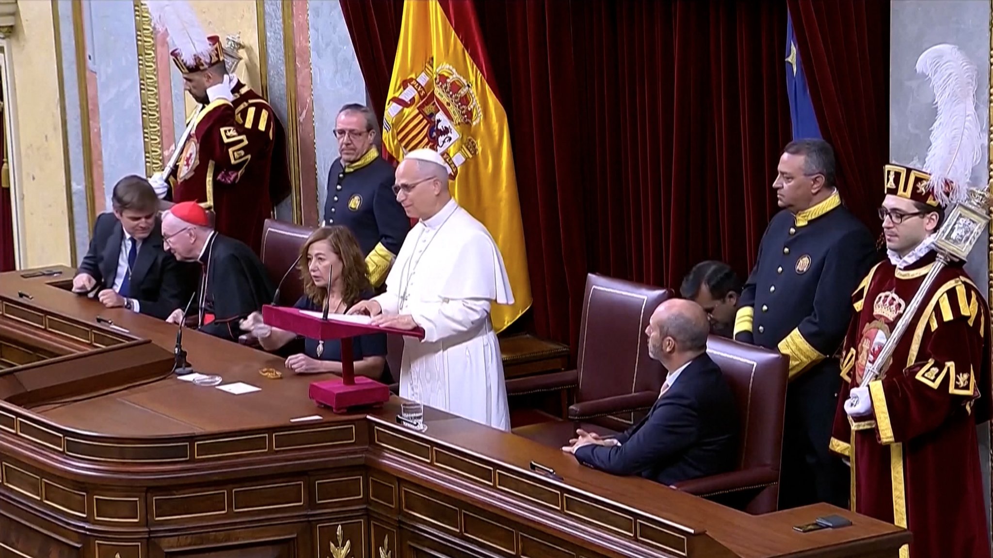 Bei seiner Rede im spanischen Parlament in Madrid sagte Papst Leo XIV., Waffen könnten "niemals einen echten und dauerhaften Frieden schaffen". | Bild: Bayerischer Rundfunk 2026 Bei seiner Rede im spanischen Parlament in Madrid sagte Papst Leo XIV., Waffen könnten "niemals einen echten und dauerhaften Frieden schaffen".