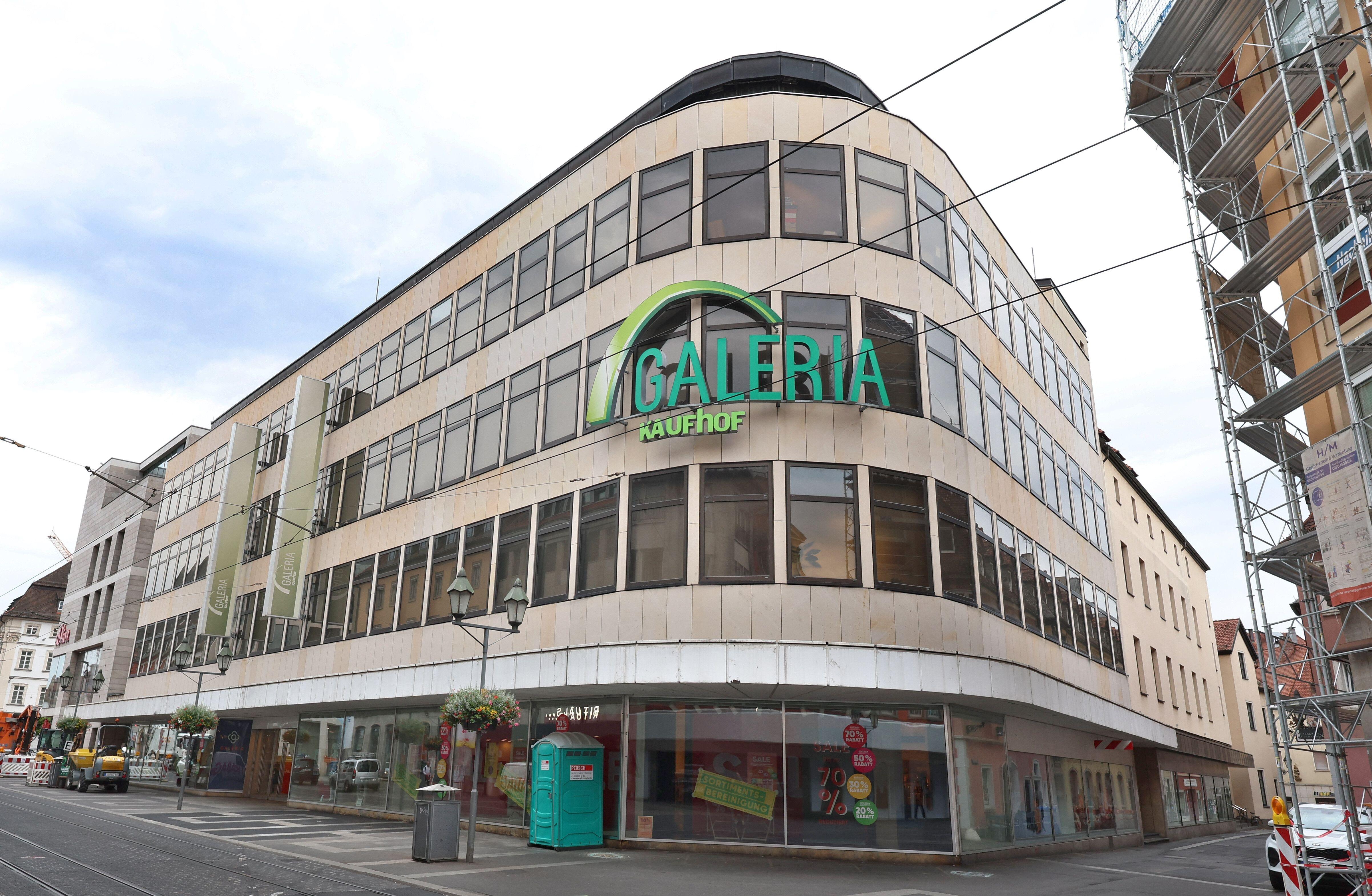 Die Galeria-Kaufhof-Filiale in Würzburg wurde 2025 zwar gerettet. Die wirtschaftliche Situation sehen die Unterfranken aber insgesamt kritisch.